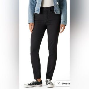 Levi Strauss Women's Dark Black Skinny Jeans